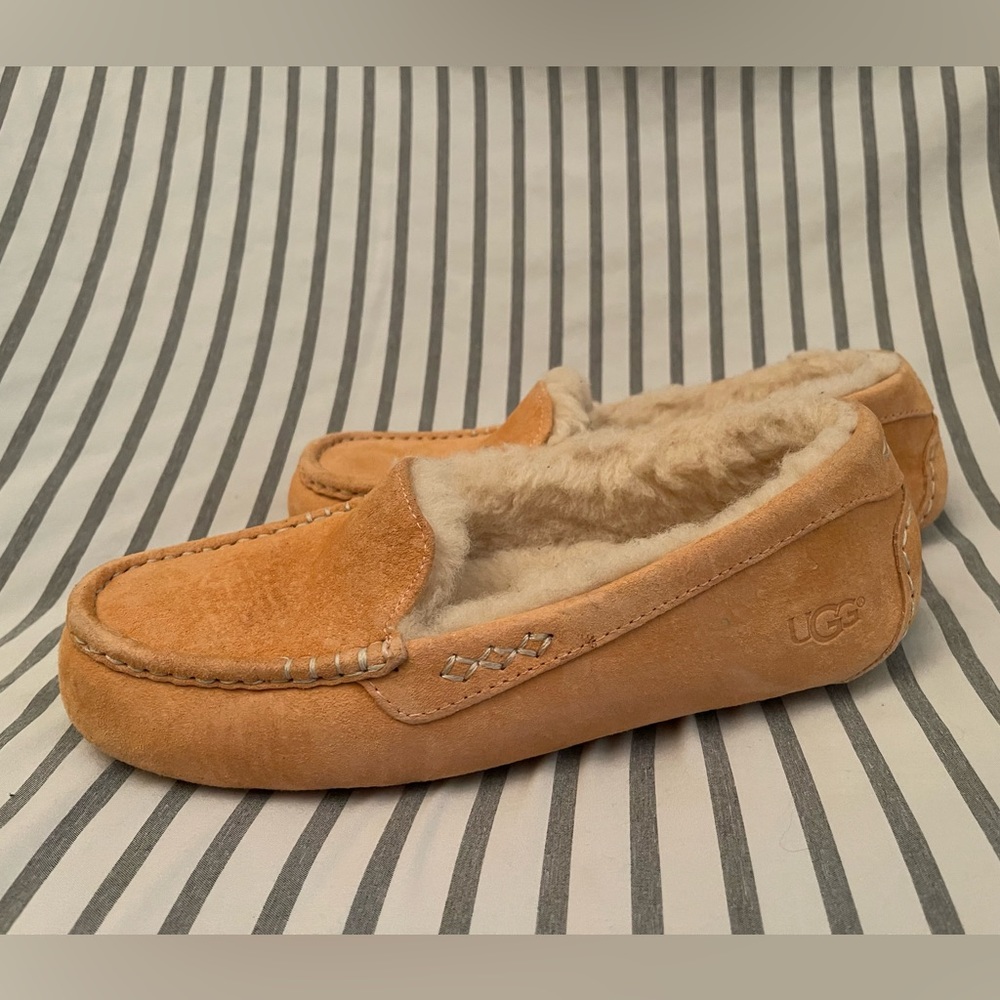 Women’s UGG Ansley Slipper Size 8 like new